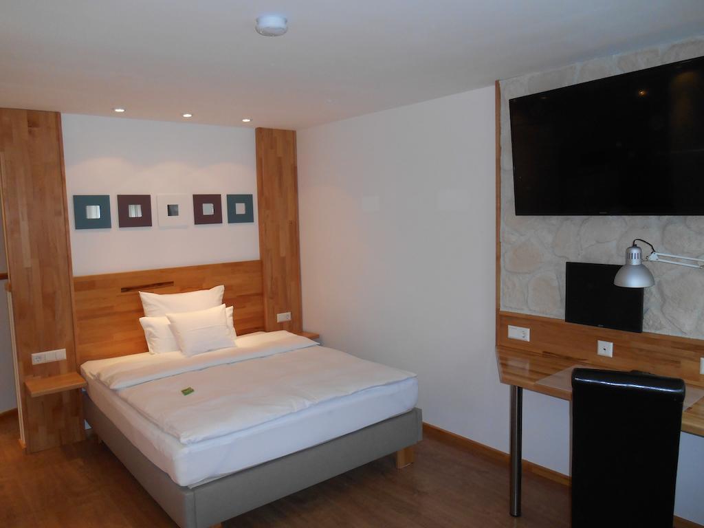 Warum Ins Hotel Neckarsulm Exterior photo
